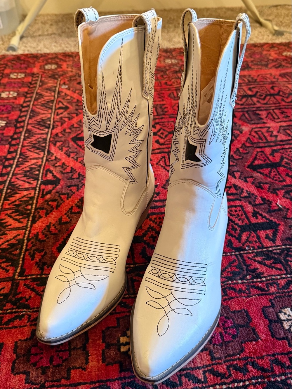 Western Cowboy Boots White with Black Embroidery Pointed Toe Block Heel Sz 7.5